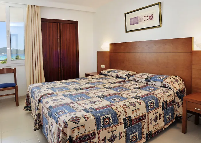 Hipotels Mercedes Aparthotel Cala Millor , Spain
